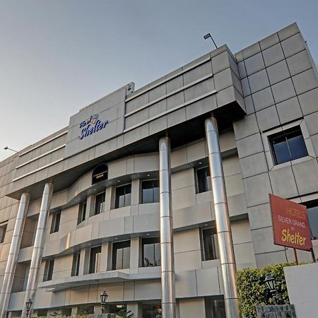 Townhouse Oak Hotel Shelter Lucknow Exterior photo