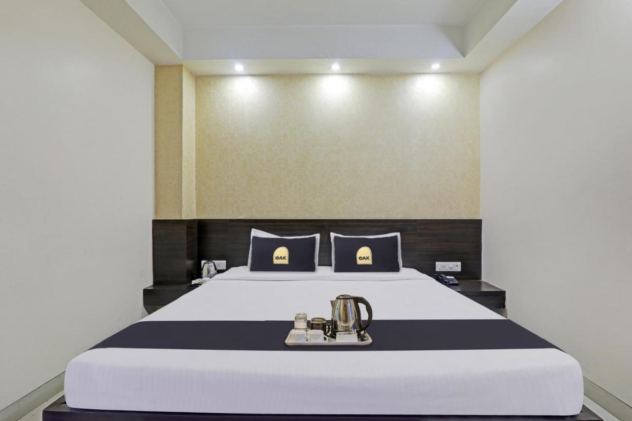 Townhouse Oak Hotel Shelter Lucknow Exterior photo
