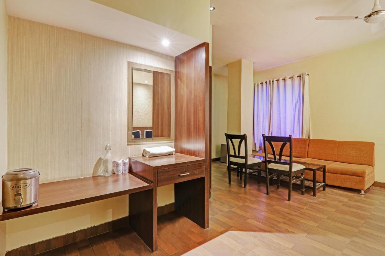 Townhouse Oak Hotel Shelter Lucknow Exterior photo