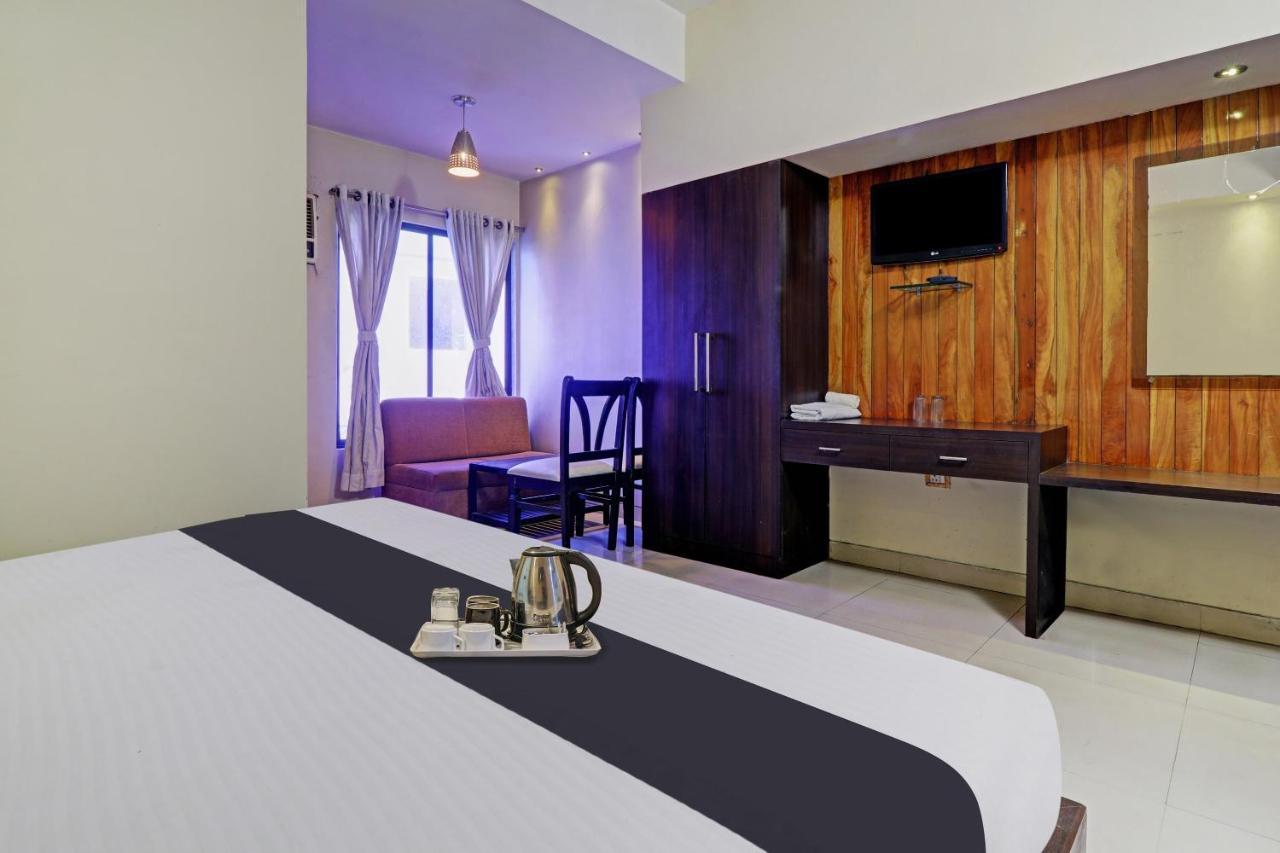 Townhouse Oak Hotel Shelter Lucknow Exterior photo